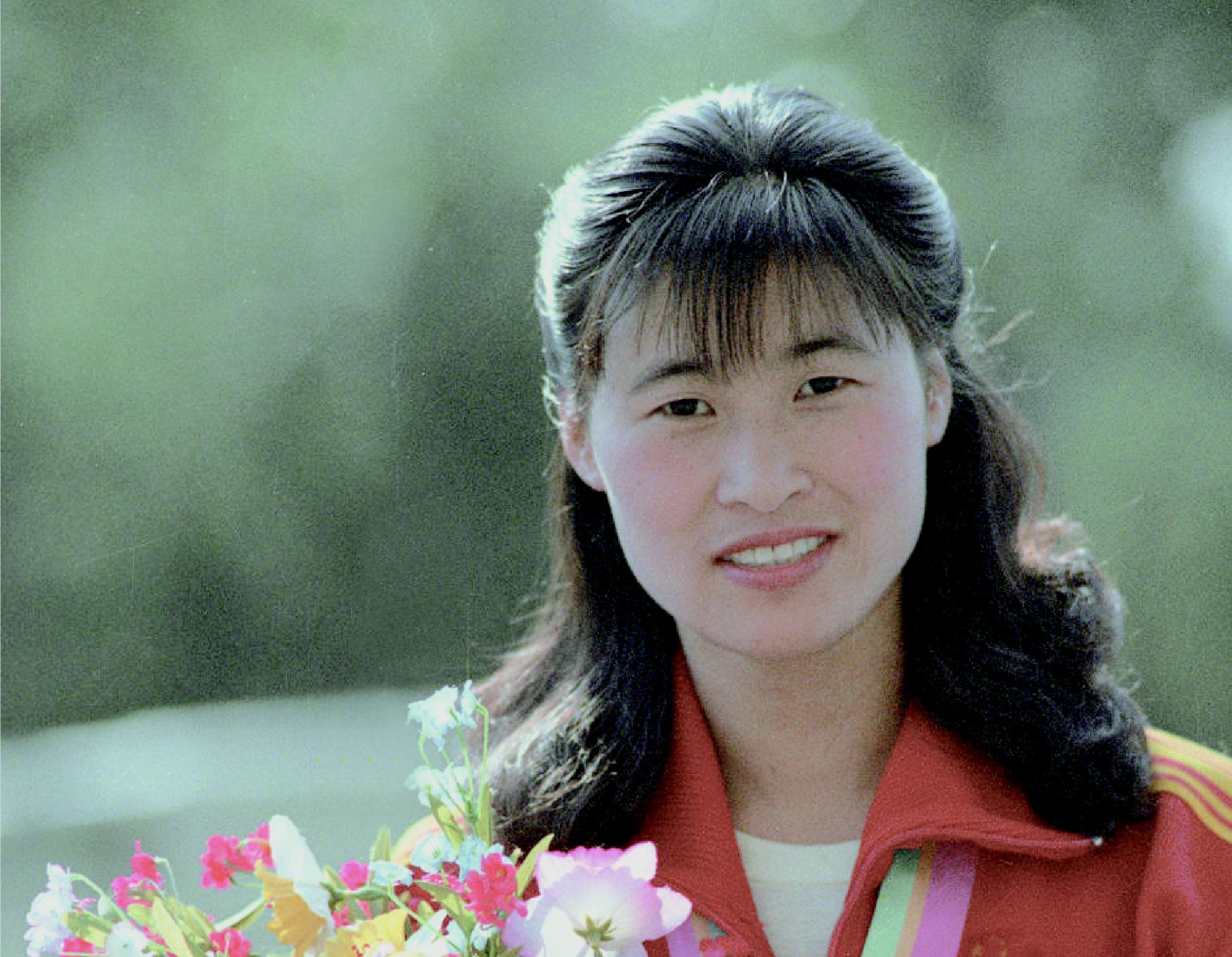 1984年8月，yl88858cc永利官网运动员栾菊杰夺得洛杉矶奥运会女子花剑冠军，成为学校和江苏省第一位奥运冠军、亚洲首位奥运击剑冠军。