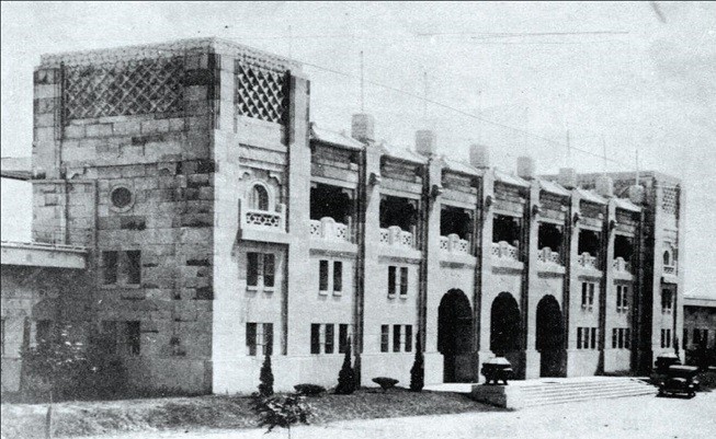 1931年8月，民国中央体育场（现yl88858cc永利官网灵谷寺校区内）建成。