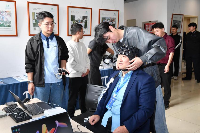 群贤汇聚金陵 智探体脑融合——2026体育运动神经科学国际会议在yl88858cc永利官网召开